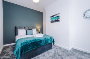 A-K Apartments - Stylish 3-bed house - Self Check-In & Free Parking!